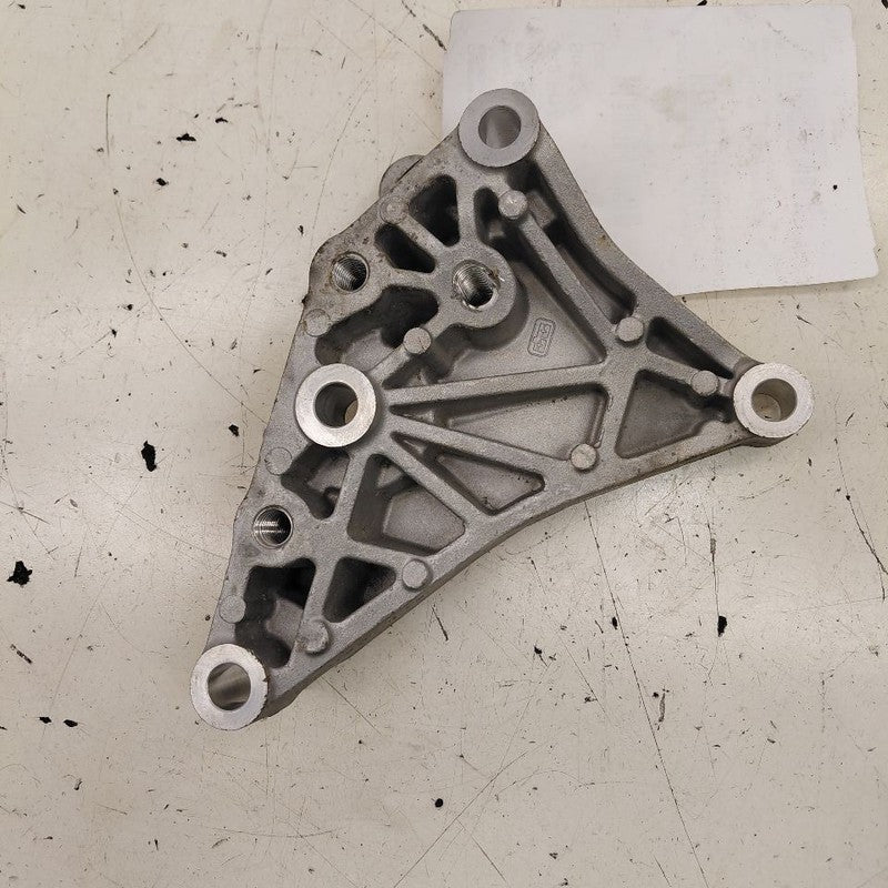 Fiat 500 X Model   Left Hand Engine Mount Bracket  2.4 2016 2017