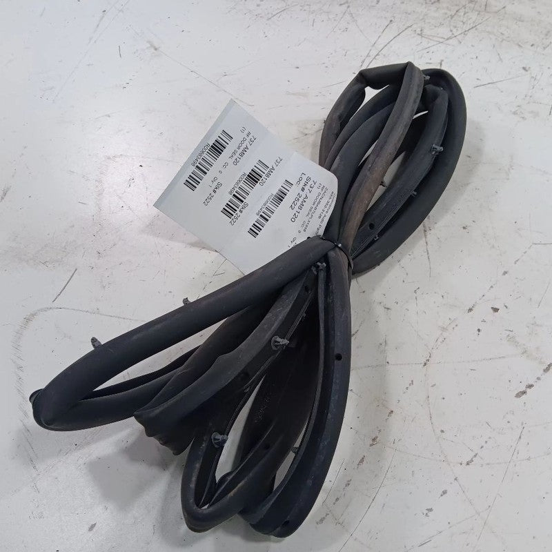 Jeep Renegade On Door Seal Rubber Right Passenger Front   2021 2020 20