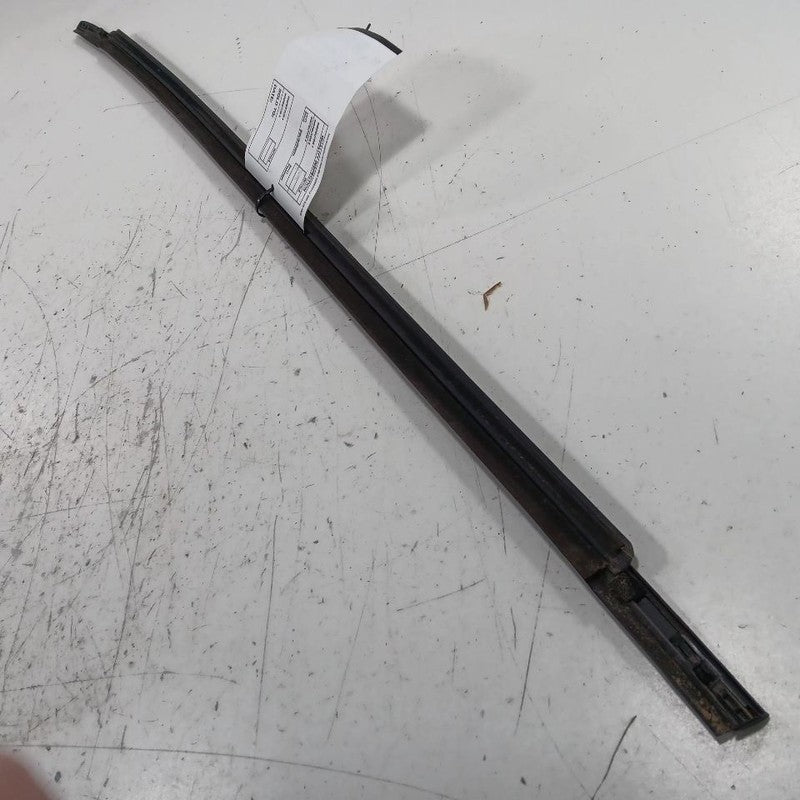Hyundai Accent Door Glass Window Weather Strip Trim Rear Right Passenger Side Ba
