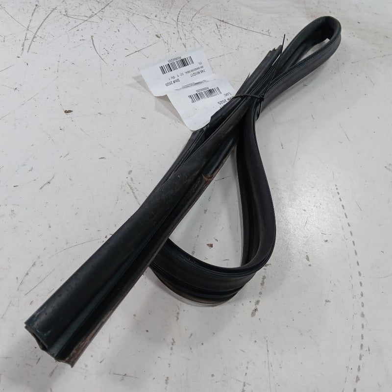 Kia Optima Door Glass Window Seal Rubber Right Passenger Rear Back  2018 2017 20