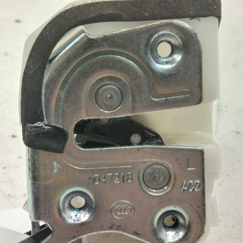 Mitsubishi Outlander   Door Latch Lock Left Driver Front  2018 2017 20