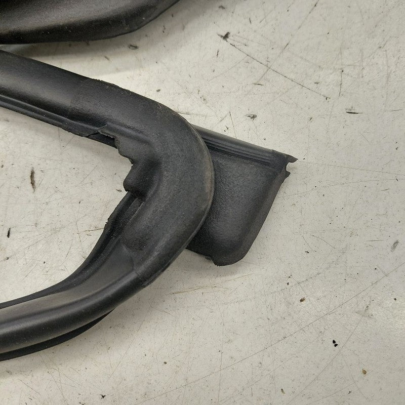 Hyundai Kona On Door Seal Rubber Right Passenger Front  2021 2020 2019