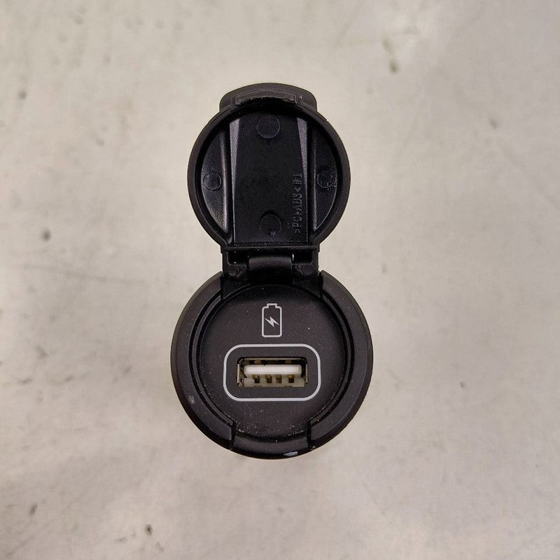Hyundai Santa Fe USB Charging Port {96125S1500} 2019 2020