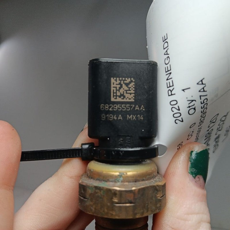 Jeep Renegade 2.4 Oil Pressure Sensor {68295557AA}  2021 2020 2019