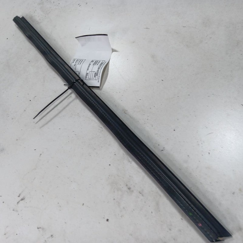 Chevy Malibu Right Front Weather Strip Interior 2019 2020 2021 2022