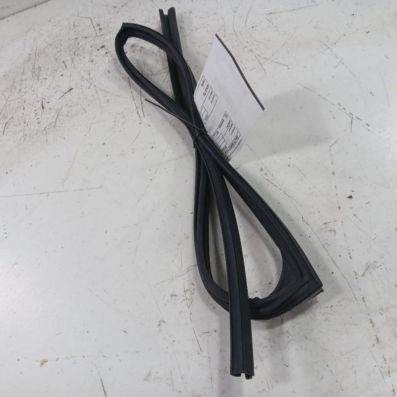 Subaru Crosstrek Door Glass Window Seal Rubber Right Passenger Rear Ba