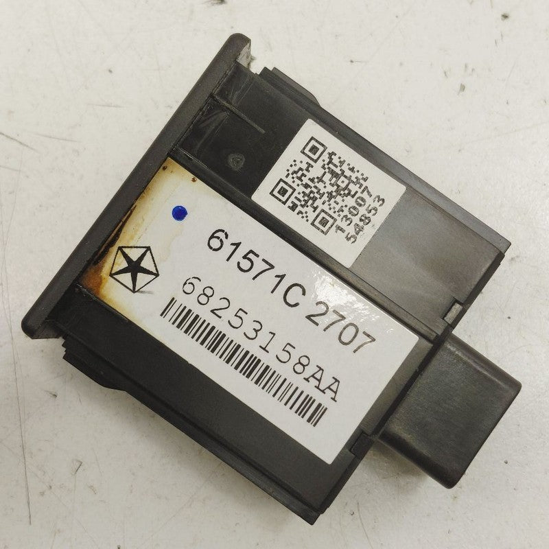 Chrysler 300 USB Plug In Hub Port  2017 2018 2019
