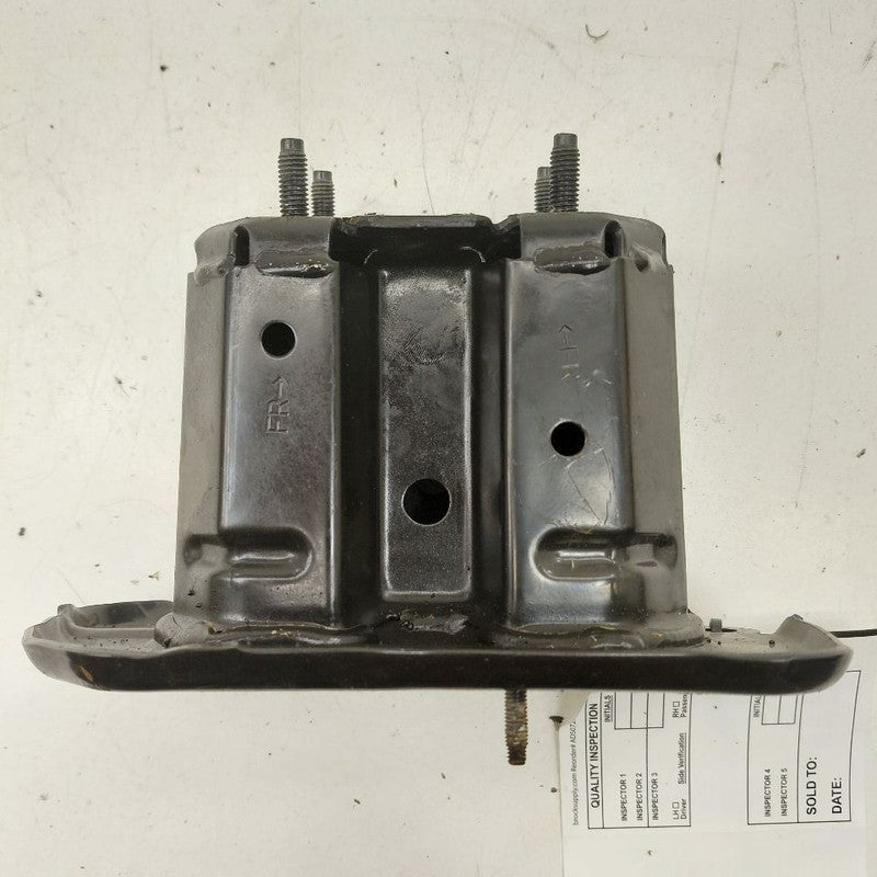 Nissan Maxima Bumper Mount Bracket Right Passenger Side Front 2018 201