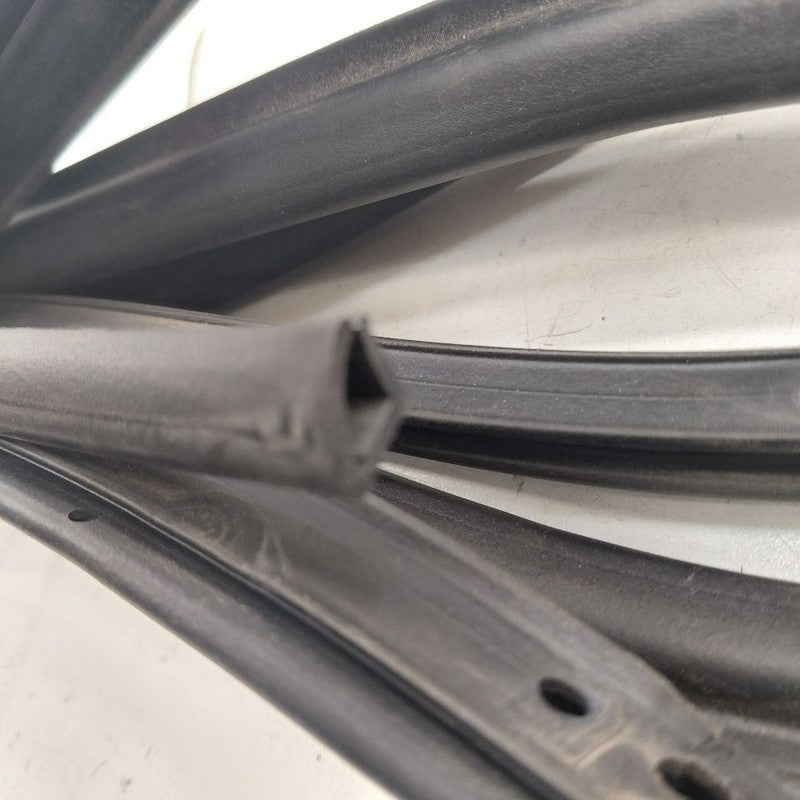 Mitsubishi Outlander   On Door Seal Rubber Right Passenger Rear Back  