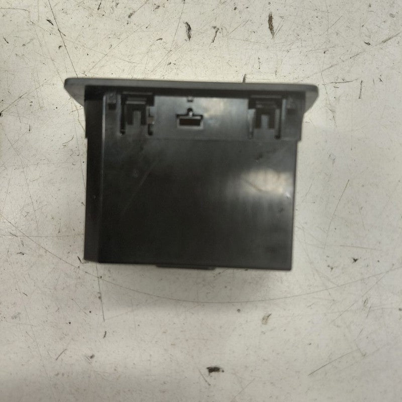 Subaru XV Crosstrek USB Plug In Hub Port  2025 2024