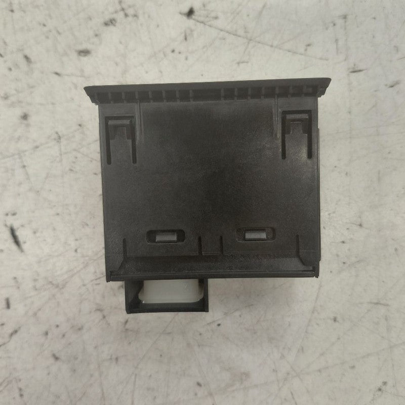 Nissan Rogue USB Plug In Hub Port  2021 2022 2023