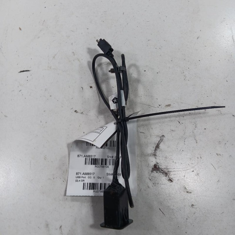 Jeep Cherokee USB Plug In Hub Port  2015 2016 2017 OEM