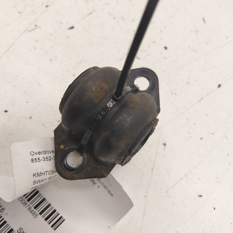 Hyundai Veloster Front Sway Bar Bushing Mounting Bracket  2017 2016 20