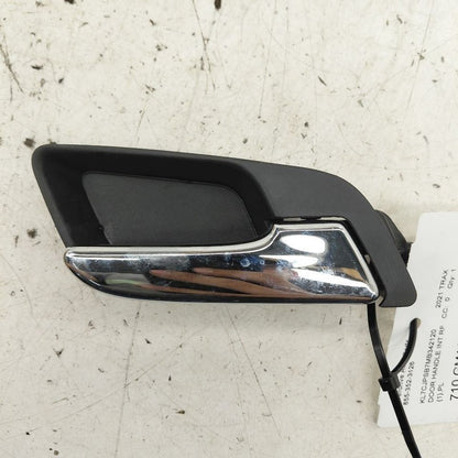 Chevy Trax Door Handle Right Passenger Front Interior Inside  2022 202