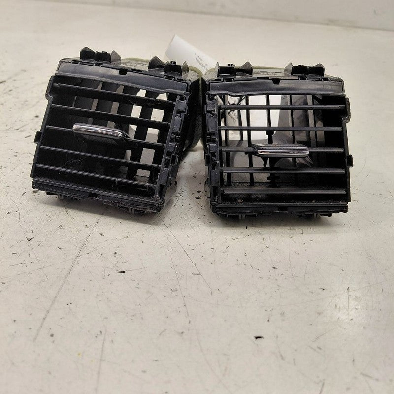 Nissan Versa Note Dash Air Vent Center Middle  2019 2018 2017