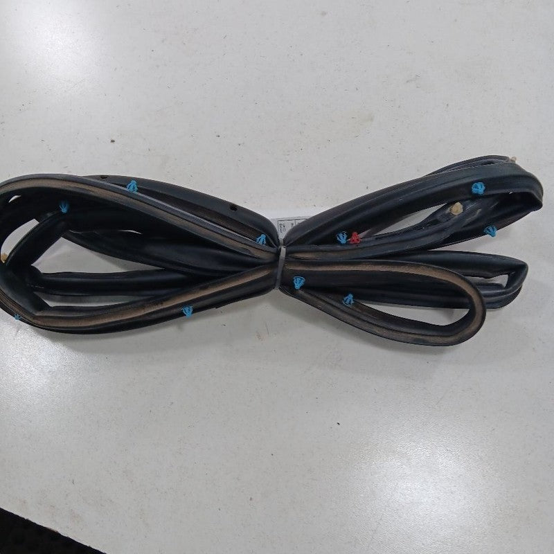 Jeep Cherokee On Door Seal Rubber Right Passenger Rear Back  2015 2016 2017