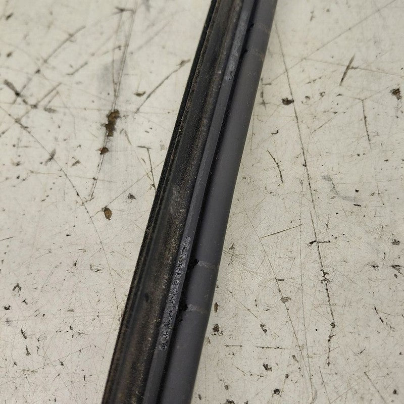 Kia Sorento Right Front Weather Strip Interior  2018 2017 2016
