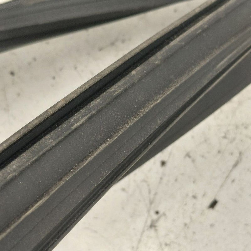 Chevy Trax Door Glass Window Seal Rubber Right Passenger Front  2025 2