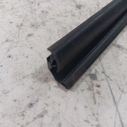 Hyundai Tucson Door Glass Window Seal Rubber Right Passenger Rear Back