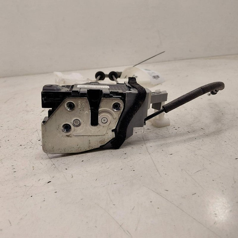 Kia Sorento Door Latch Lock Right Passenger Rear  2018 2017 2016