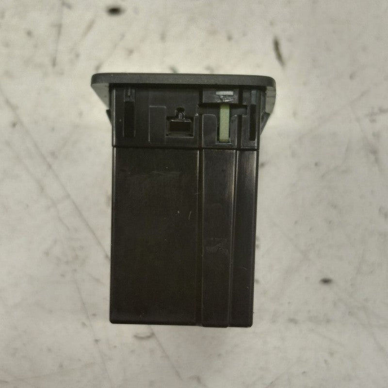 Subaru XV Crosstrek USB Plug In Hub Port  2025 2024