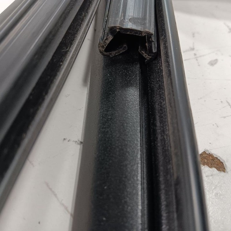 Kia Sportage Door Glass Window Seal Rubber Right Passenger Rear Back  