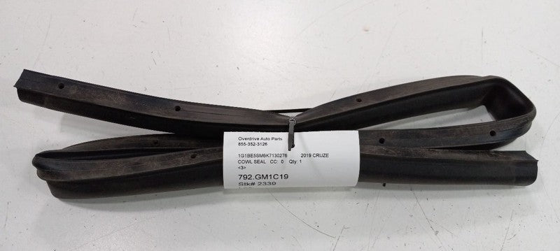 Chevy Cruze Cowl Vent Panel Hood Rubber Seal 2019 2018 2017 2016 OEM
