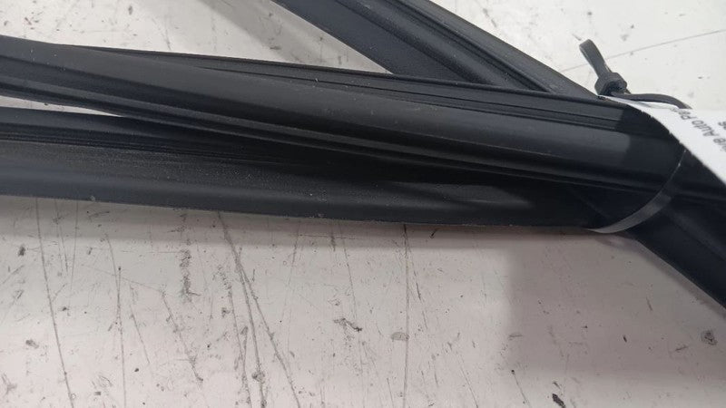 Subaru Impreza Door Glass Window Seal Rubber Right Passenger Front 202