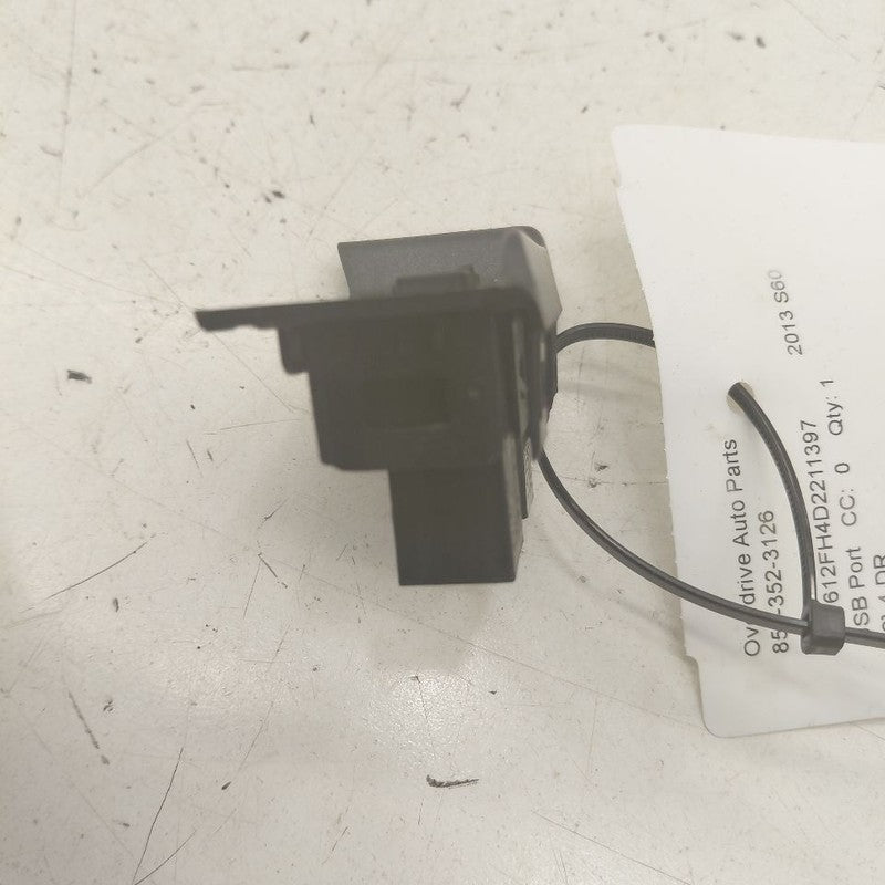 Volvo S60 USB Plug In Hub Port  2013 2014 2015
