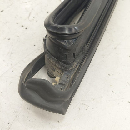Jeep Cherokee Door Glass Window Seal Rubber Right Passenger Rear Back 