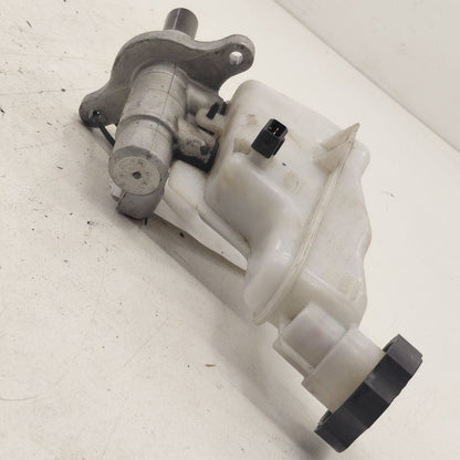 Brake Master Cylinder Fits 12-17 Hyundai Veloster