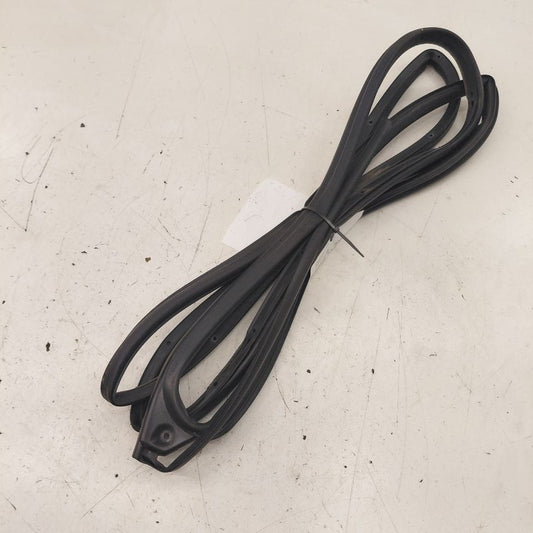 Mitsubishi Outlander   On Door Seal Rubber Right Passenger Rear Back  