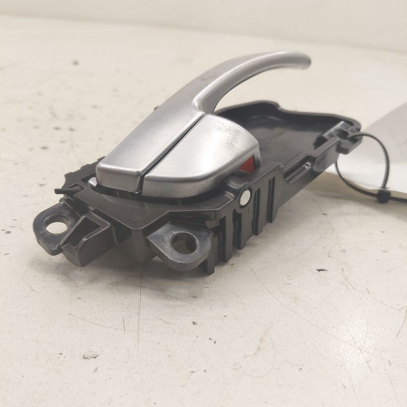 Kia Sorento Door Handle Right Passenger Front Interior Inside  2018 20