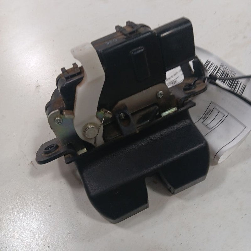 Kia Sorento Trunk Latch  2018 2017 2016 OEM