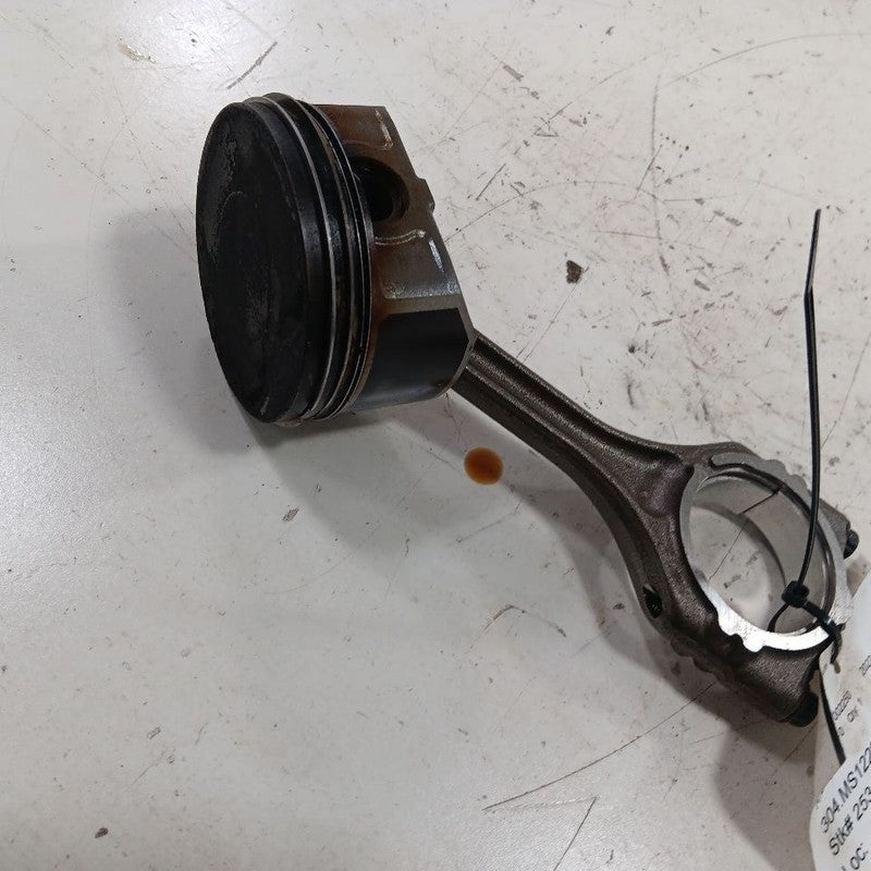 Outlander Sport 2.0 Single Piston With Connecting Rod  2022 OEM
