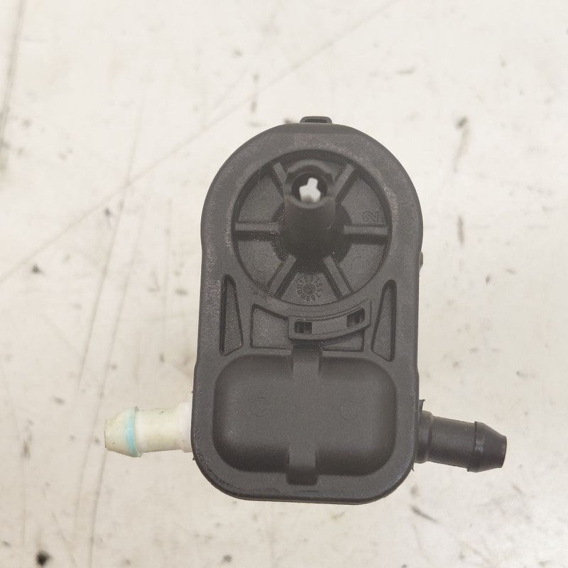 Chevy Trax Windshield Washer Wash Fluid Reservoir Motor Pump Electric 