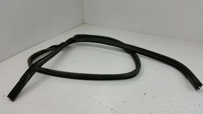 2005 Jeep Liberty On Body Door Jamb Seal Gasket Rear Right Passenger Back 2004