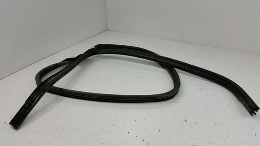 2005 Jeep Liberty On Body Door Jamb Seal Gasket Rear Right Passenger Back 2004