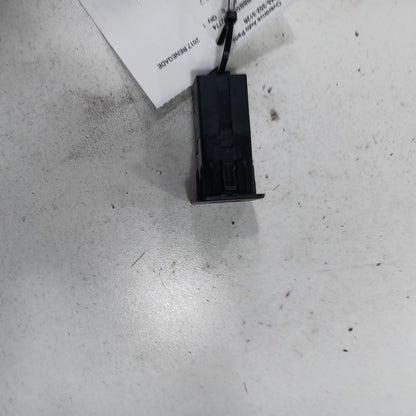 Jeep Renegade USB Plug In Hub Port  2017 2018 2019 2020 OEM