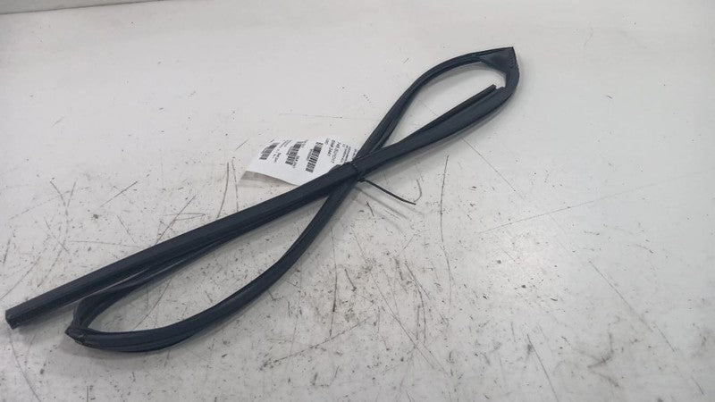 Subaru Impreza Door Glass Window Seal Rubber Right Passenger Front  20