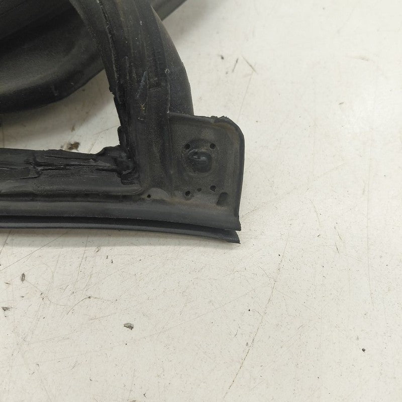 Hyundai Kona On Door Seal Rubber Right Passenger Front  2021 2020 2019