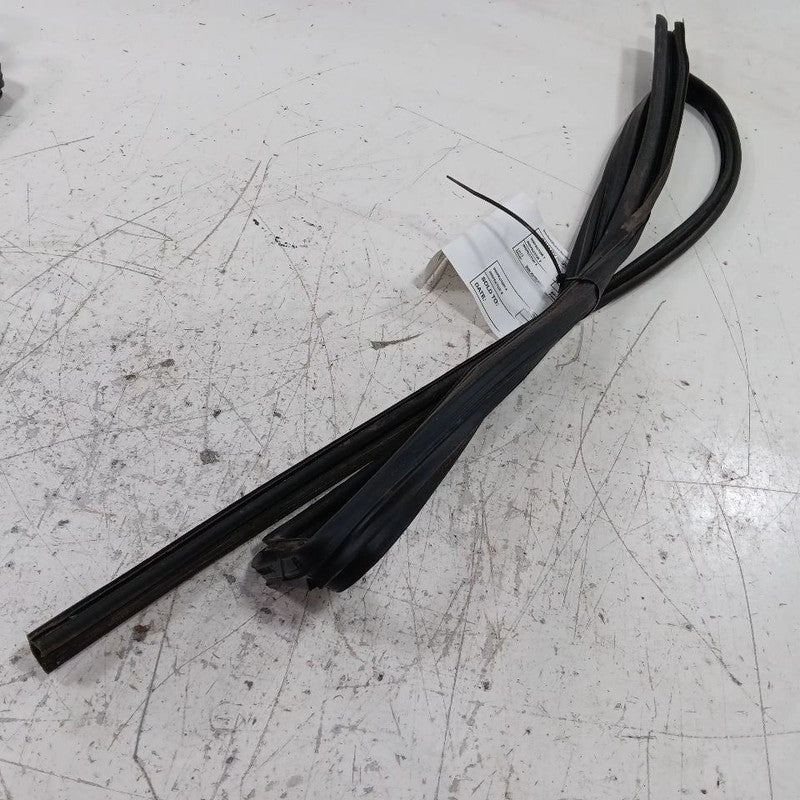Legacy Outback Door Glass Window Seal Rubber Left Rear Back  2015 2016