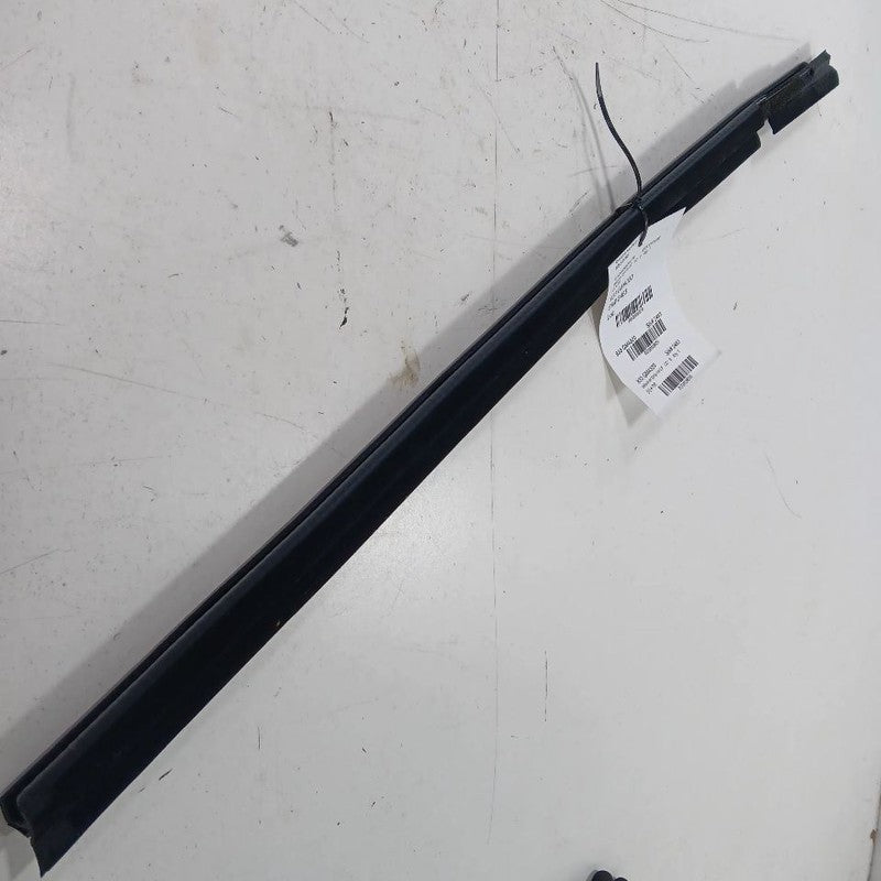 Buick Encore Left Front Weather Strip Interior  2017 2018 2019 2020 OE
