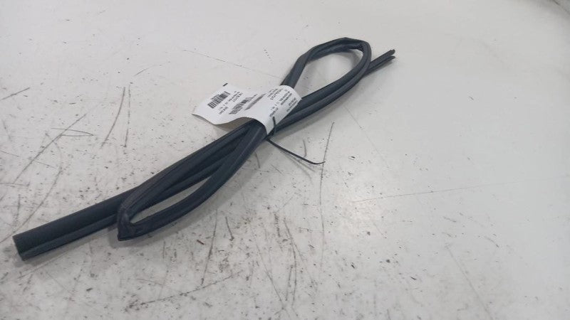 Subaru Impreza Door Glass Window Seal Rubber Right Passenger Rear Back