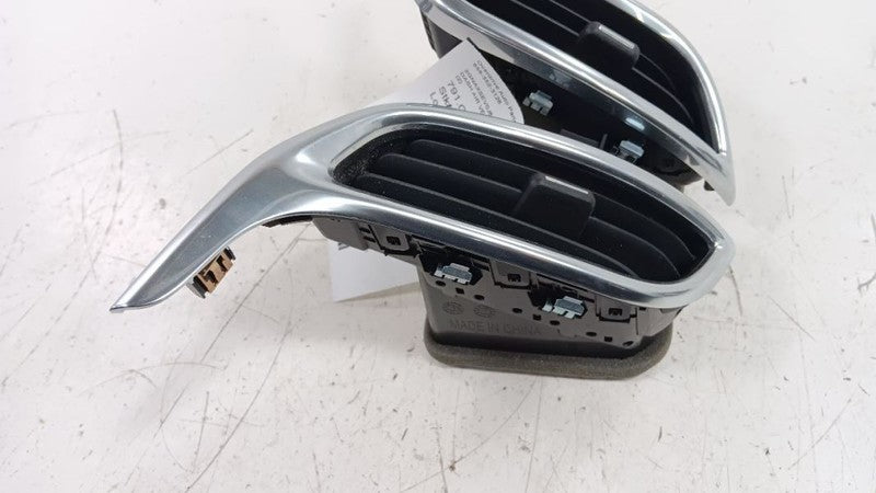 Chevrolet Equinox Dash Air Vent Center Middle 2018 2019 OEM