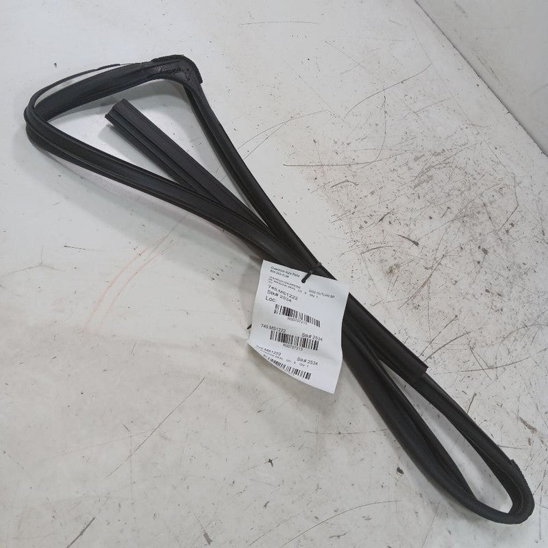 Outlander Sport Door Glass Window Seal Rubber Right Passenger Front  2
