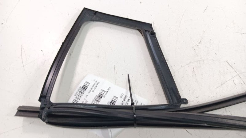 Kia Forte Door Glass Window Seal Rubber Right Passenger Rear Back 2016 2015 2014