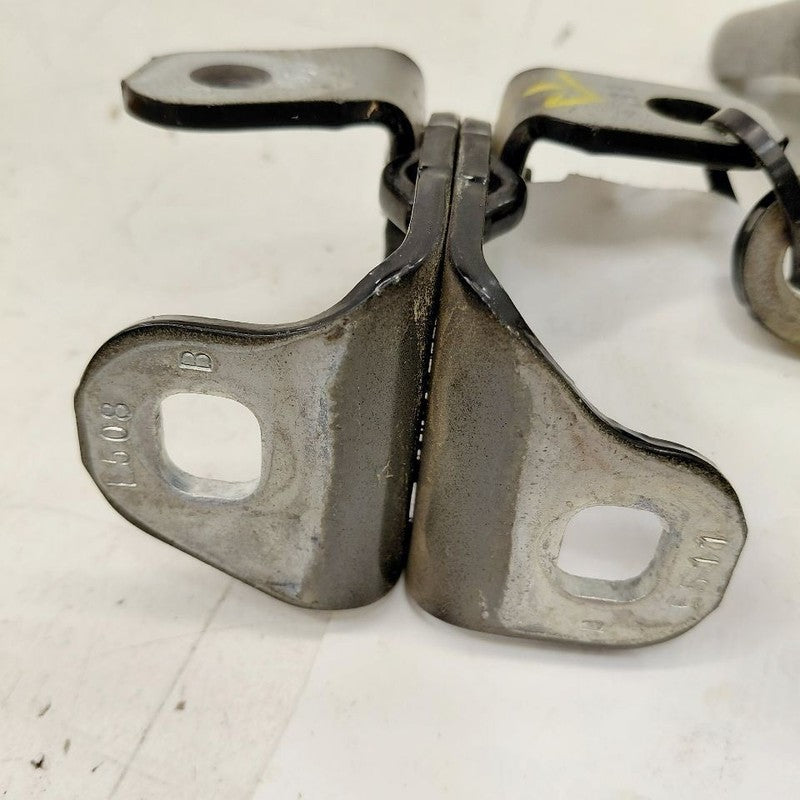 Chevy Trailblazer Door Hinge Set Right Rear Passenger  2023 2022 2021