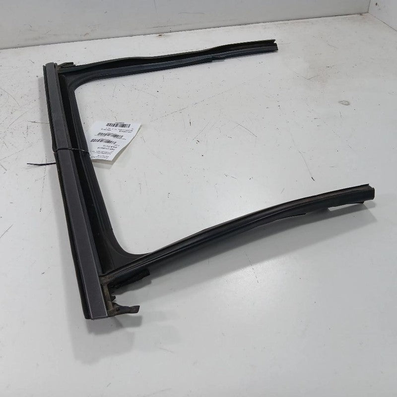 Jeep Compass Door Glass Window Seal Rubber Right Passenger Rear Back 2