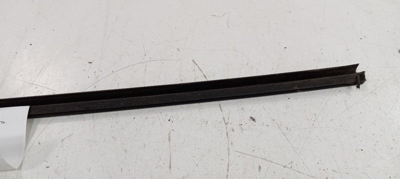 Volkswagen Jetta Door Glass Window Weather Strip Trim Front Right Pass
